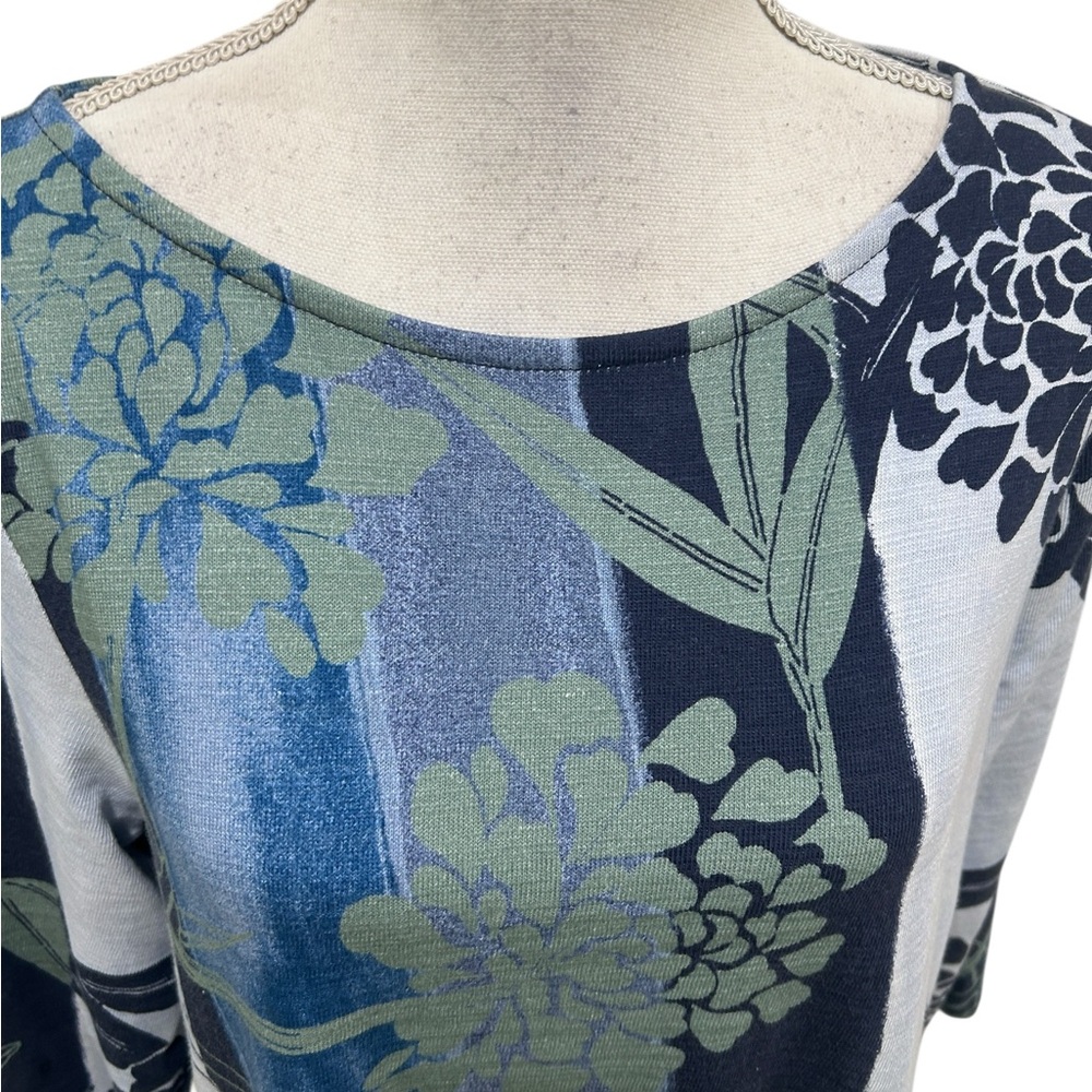 Chico's Blue, Green & Navy Floral Stripe Scoop Neck Top 3/4 sleeve size large - Picture 3 of 9